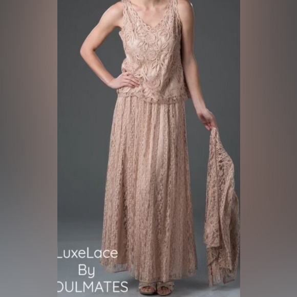 Women’s Lace Formal 3 PC. Set - Picture 12 of 15